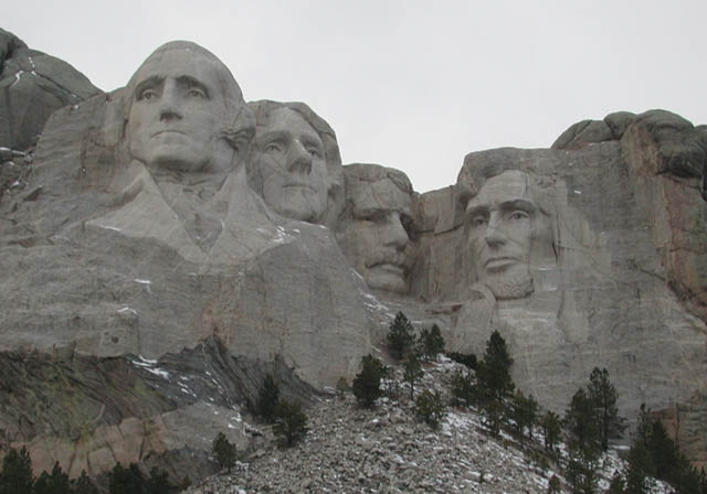 Mt. Rushmore (40767 bytes)