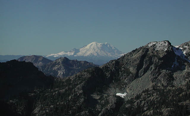 Mt. Rainier from Ingalls Pass (29950 bytes)