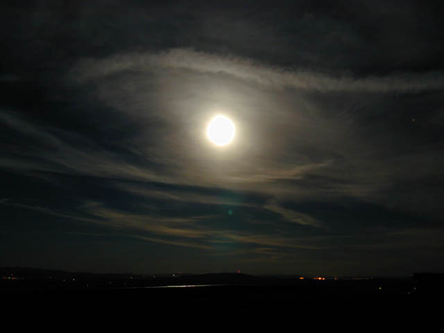 Moonlit Clouds 2 (13257 bytes)