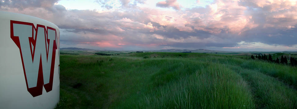 WSU Watertank and Cloudscape (45299 bytes)