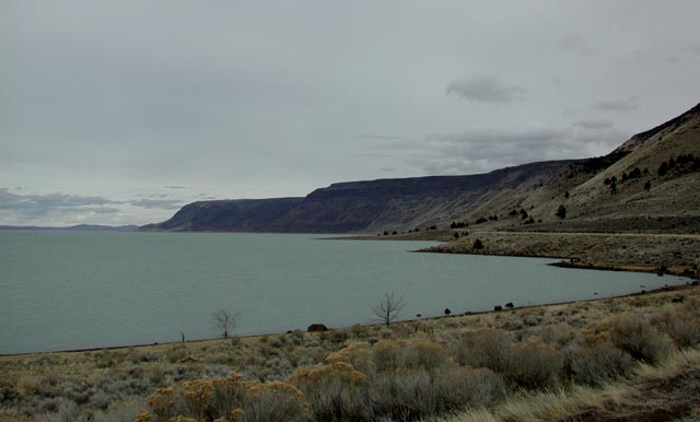 Lake Abert (46454 bytes)