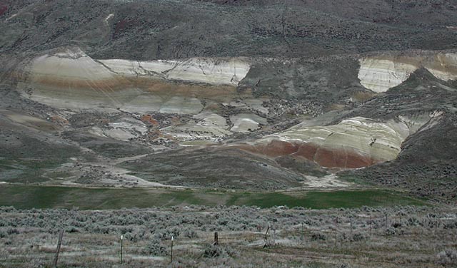 Colored Hills I (78159 bytes)