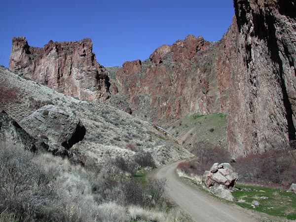 Succor Creek Scenic Byway (90119 bytes)