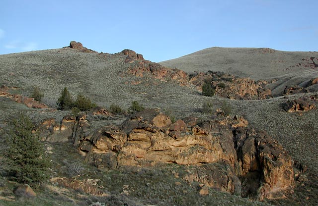 Leslie Gulch Rocks (84099 bytes)