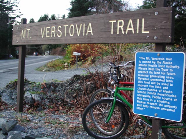 Mt. Verstovia Trailhead (84200 bytes)