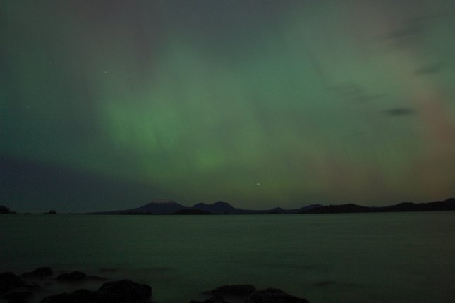 Lights over Mt. Edgecumbe (21173 bytes)