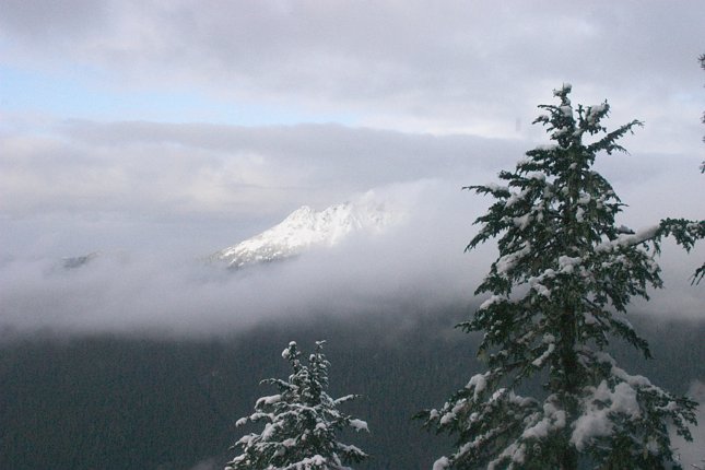 Clouds on Harbor Mountain II (48938 bytes)