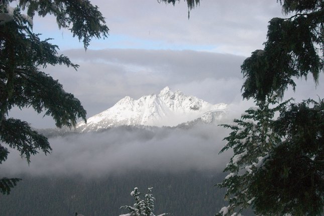 Clouds on Harbor Mountain V (59412 bytes)