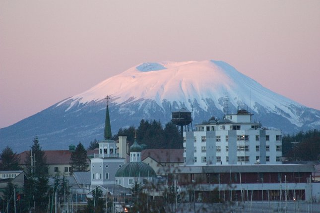 Mt. Edgecumbe at Sunrise (46173 bytes)