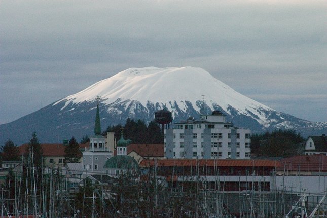 Mt. Edgecumbe (57777 bytes)