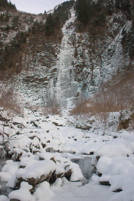 Frozen Falls (87085 bytes)