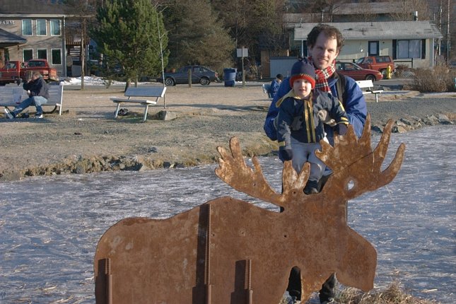 Posing with the Moose (84066 bytes)