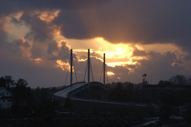Sunset over O'Connell Bridge (33159 bytes)