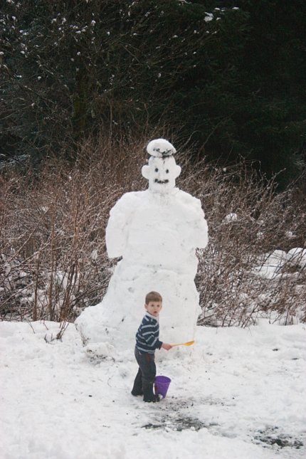 Connor and the Snowman (70672 bytes)