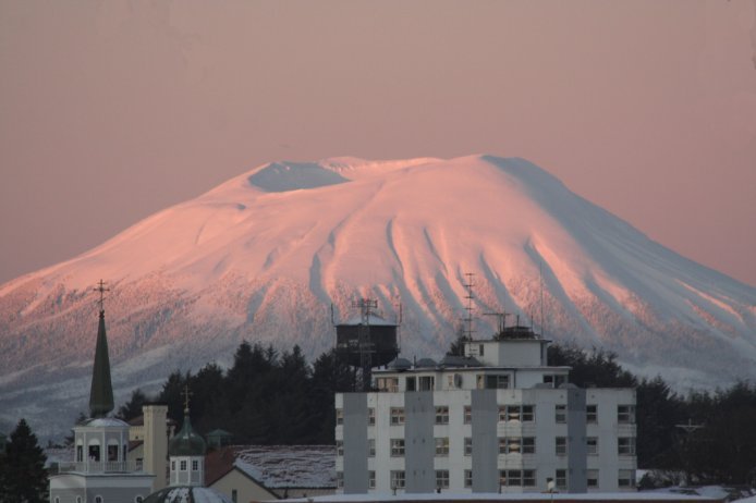 Mt. Edgecume in the Morning (37297 bytes)