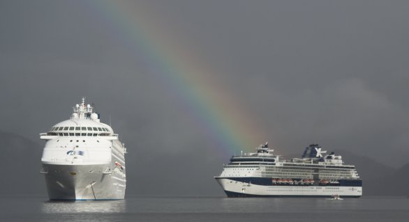 Rainbow and Cruise Ships (19812 bytes)