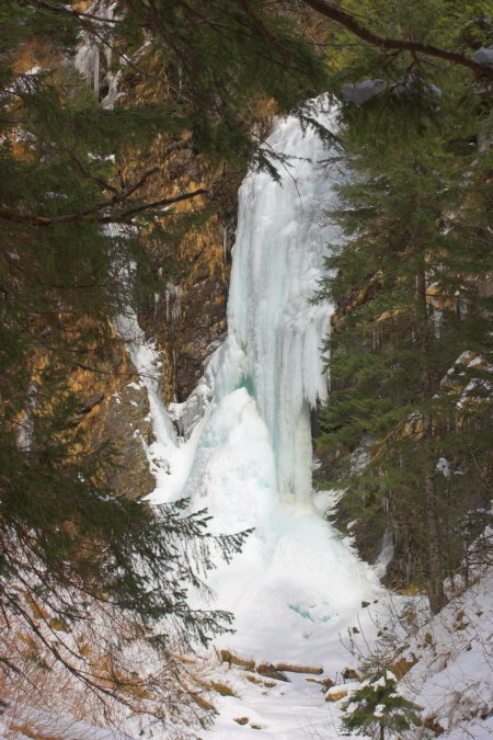 Frozen Falls (94345 bytes)