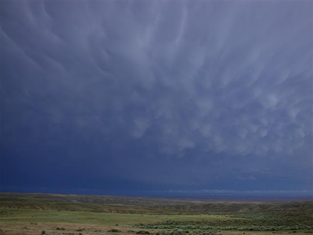 Mammatus Cloud Formation (36485 bytes)