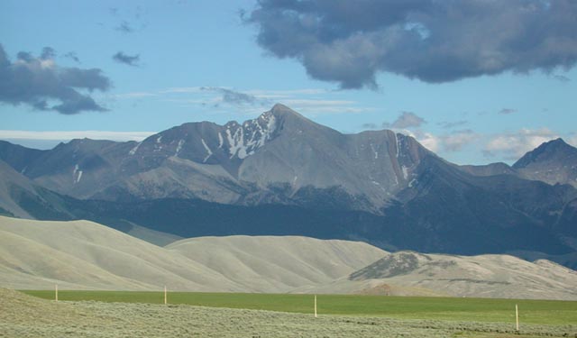 Mt. Borah from Highway 93 (46869 bytes)