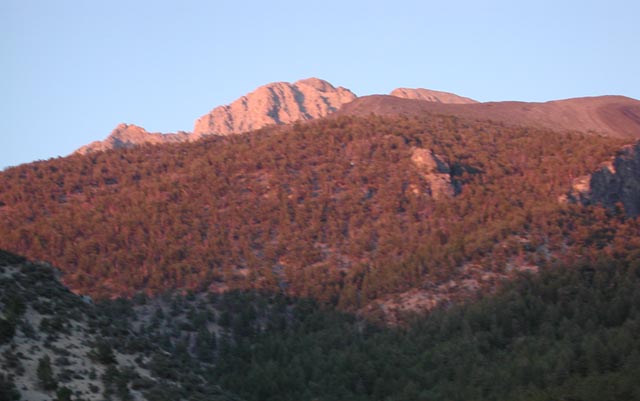 Alpine Glow on Mt. Borah (52329 bytes)